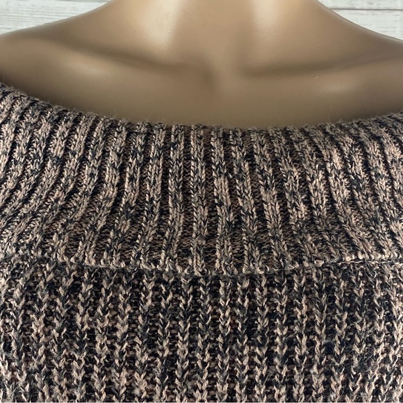 Snails & Cinnamon Sweater - Picture 2 of 12